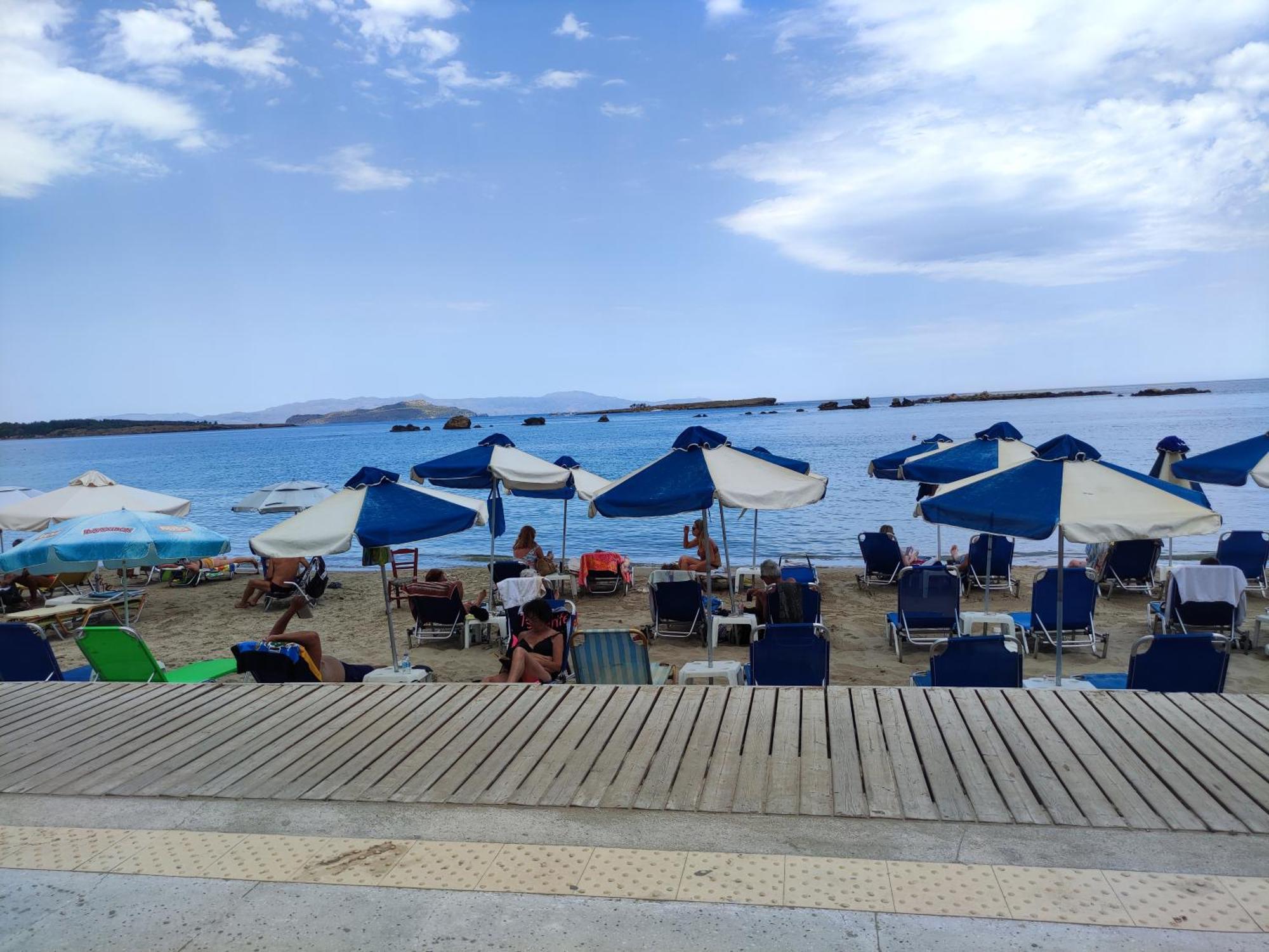 Steps From The Beach Aprt خانيا الغرفة الصورة